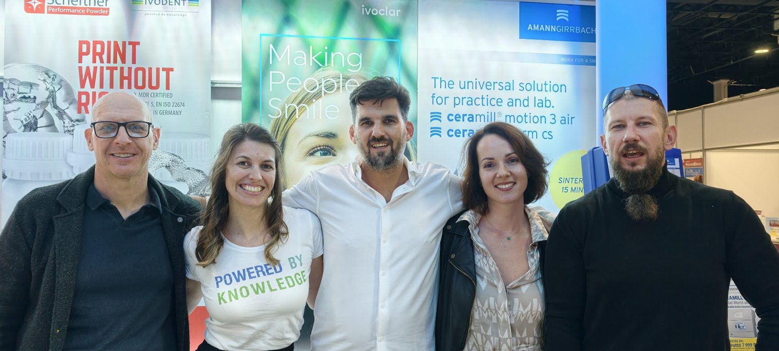 Közös fotó az IvoDent Dental World standján